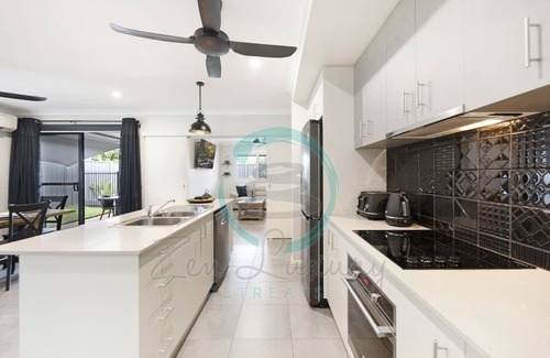 Zuccoli House | ZenLux Elegant Escape ~ Pool ~ BBQ ~ Corporate