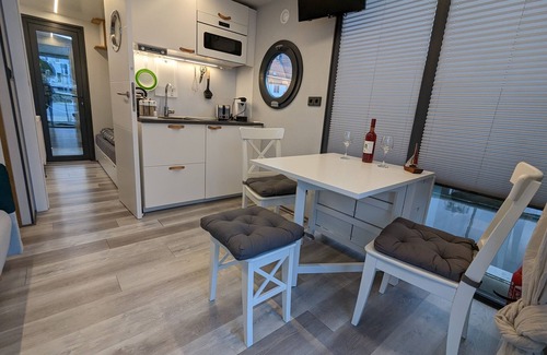 Old Town Condo | Zentral Gelegene Schwimmende Ferienwohnung mit Wasserblick