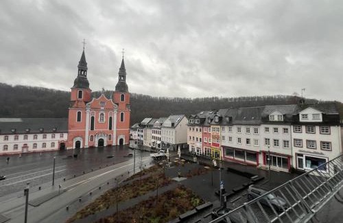 Pruem Apartment | Zentrale große Wohnung in Prüm für erholsamen Urlaub