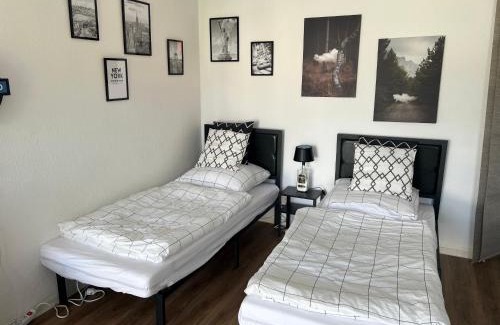 Marienthal Ost Apartment | Zentrale Lage - 2 Einzelbetten - Waschmaschine - Badewanne - WLAN - Netflix - 5min zum Bahnhof