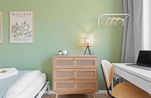 Cottbus Apartment | Zentrale vollmöblierte&moderne Apartments nahe BTU, Parkplatz auf Anfrage