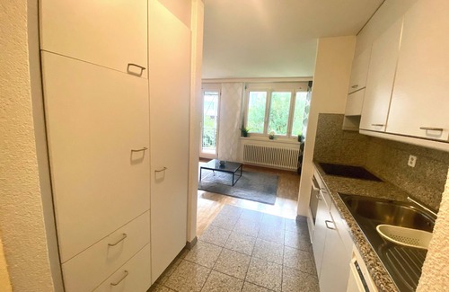 Kloten Apartment | Zentrale Wohnung mit 2 Balkonen Nähe Flughafen ZH
