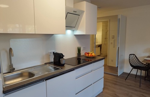 Dachau District Apartment | Zentrales, Helles und neu Möbliertes Apartment Nähe S-bahn