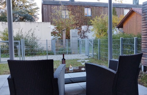 Dachau District Apartment | Zentrales, Helles und neu Möbliertes Apartment Nähe S-bahn