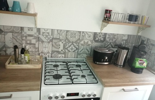 Dreikonigenviertel Apartment | Zentrales Wohnen für Monteure , Messegäste Oder Durchreisende