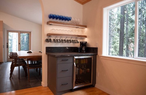 Tahoe Woods House | Zermatt - Mountain Retreat Near Beach and Skiing, HotTub