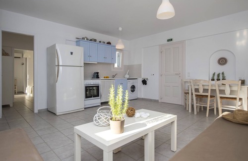 Piso Livadi House | Zeus | 3 Bedroom Family Apartment with Sea View and Patio, Cleopatra Homes Paros