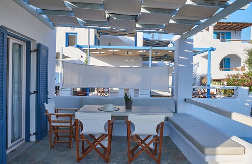 Piso Livadi House | Zeus | 3 Bedroom Family Apartment with Sea View and Patio, Cleopatra Homes Paros