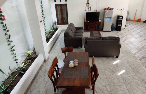 Banjarsari Villa | ZG Homestay Solo