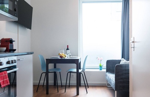 District 9 Apartment | ZH Jaguar - Altstetten HITrental Apartment