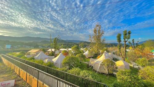 Zhangjiajie Resort | Zhangjiajie Cliff Flower RV Tent Hotel