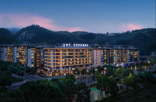 Wulingyuan Hotel | Zhangjiajie SANHE Hotel -Free one way pick up service over 2 night, Free shuttle to east gate of forest park,Free laundry service,Free fresh coffee,English speaking customer service