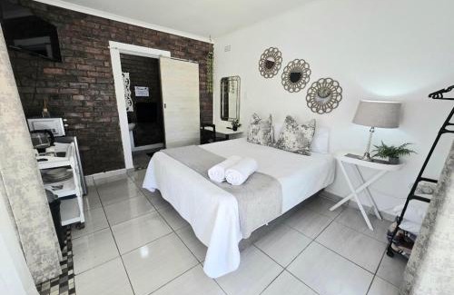 Boksburg Apartment | Zhantique Guest House 1- Unit 2