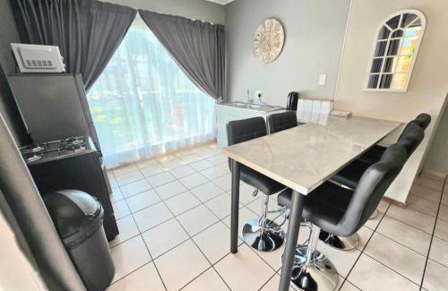 Boksburg House | Zhantique Guest House 2- Unit 6