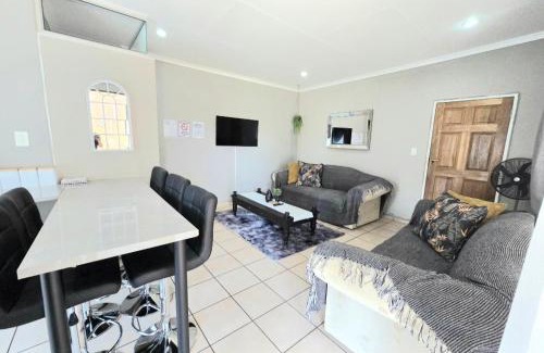 Boksburg House | Zhantique Guest House 2- Unit 6