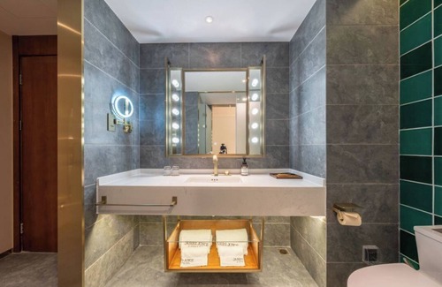 Zhanqiao Hotel | Zhe Brown Hotel Qingdao Railway Station