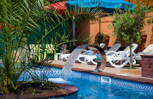 Vesyoloe Hotel | Zhemchug Village Mini-hotel