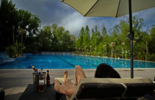 Chaoyang Hotel | Zhi Resort Beijing&Peafowl Garden&Breakfast with Deer&Private Hot Spring&Landscapes of a Thousand Acres&50 Meter Swimming Pool&Free Coffee&Close to Olympic Forest Park