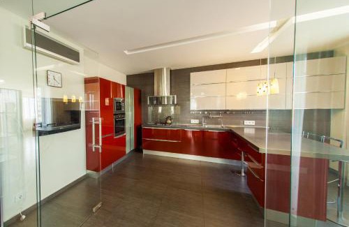 Kyiv Apartment | Zhilyanskaya 30а apartments