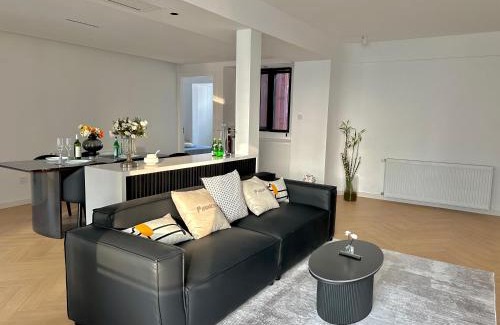 Huangpu Apartment | Zhome Parkville-Three bedrooms with city view-Near Xin Tian Di