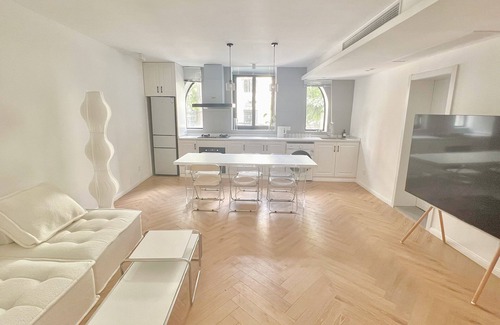 Downtown Shanghai Boat Rental | ZHome-Three floors 4 bedrooms-Near the Bund