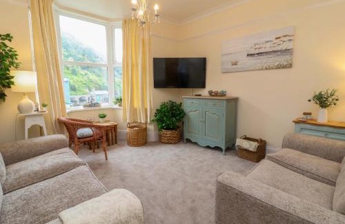 Hele House | Zide the Zea