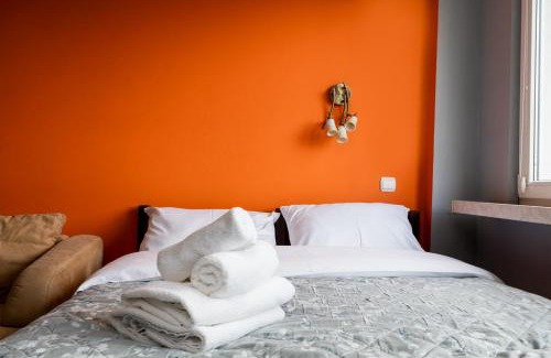 Nowa Huta Apartment | Zielona Nowa Huta Apartment by BookingHost