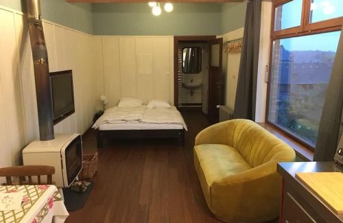 Heyd Apartment | ziggy's room with a view