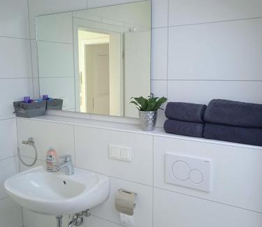 Nordenstadt Apartment | Zimmer Frei 3