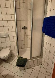 Heichelheim House | Zimmer mit Bad