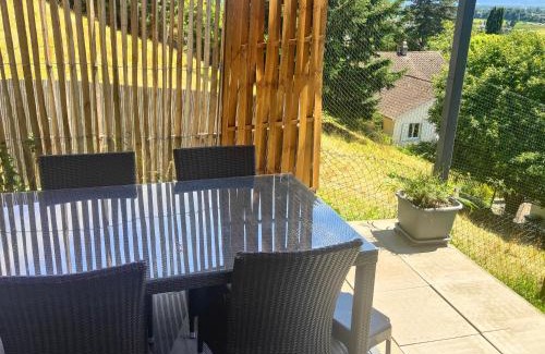 Rebstein House | Zimmer mit eigenem Gartensitzplatz und Bad