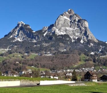 Schwyz Apartment | Zimmer mit Herz