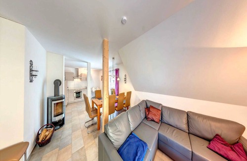 Zinnowitz Apartment | Zinnowitz, Haus Werder Apartment 3 with fireplace - Zinnowitz, H. Werder - OG WG3 (4