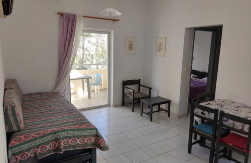 Agii Apostoli Apartment | Zinovia One-Bedroom Apartment with Balcony