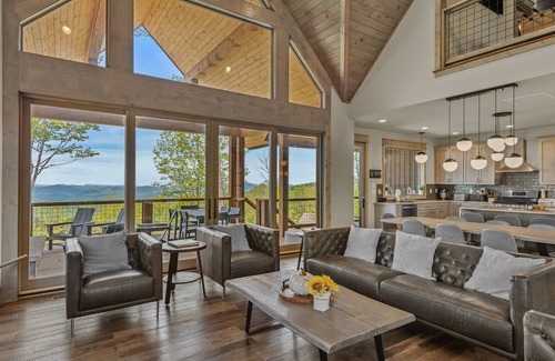 Elk Park House | Zion at Eagles Nest - 4BR, pet friendly, hot tub, wood burning fireplace!