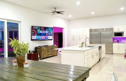 Savannah Sound Villa | ZION Beachfront | Luxury | ECO | Lagoon | Paddleboards | Snorkel | Volleyball