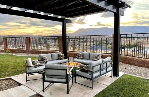 La Verkin House | Zion Getaway - Beautiful Mountain Sunset Views