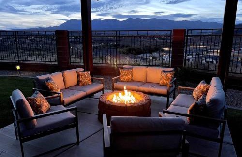 La Verkin House | Zion Getaway - Beautiful Mountain Sunset Views