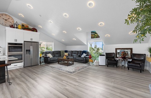 Colorado City House | Zion Luxury Retreat - Luxury, Stargazing, Adventure
