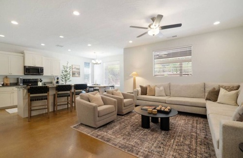 Apple Valley House | Zion views~Hot Tub~RV Parking~Sauna