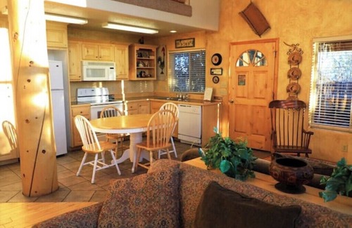 Zion National Park East Entrance Cabin | Zion Views-Sunset Cabin+Resort Access