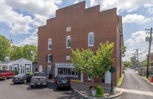 Zionsville Apartment | Zionsville Historical Retreat