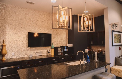 Zionsville Condo | Zionsville Luxury 1BR w/Balcony