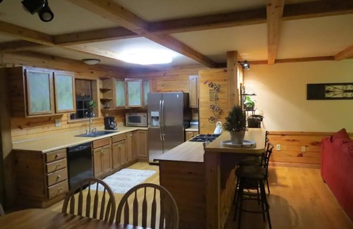 Nacogdoches Cabin | Zip Inn - Pineywoods, Hiking, Fishing, - Quiet Country Setting Close In.