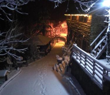Basiskele Ski Chalet | Zirve Dağ Evi