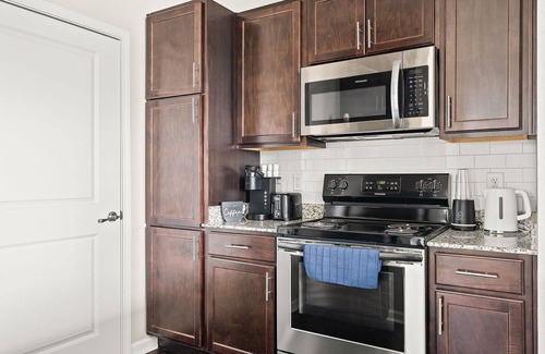 Zionsville Apartment | Ziva Luxe 2BR 2BA Near DT Indy