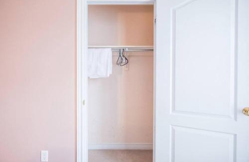 Malton House | ZK7 Room Near Airport