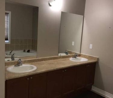 Malton House | ZK7 Room Near Airport