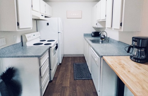 Corvallis Apartment | Zodiac Retreat- astrology- themed, pool & sauna