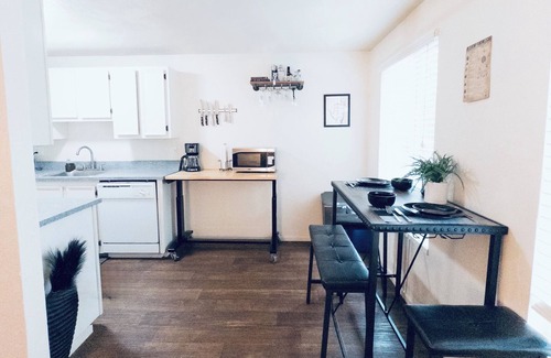 Corvallis Apartment | Zodiac Retreat- astrology- themed, pool & sauna